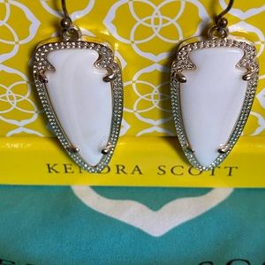 Kendra Scott Gold Sky Arrow Drop White Agate